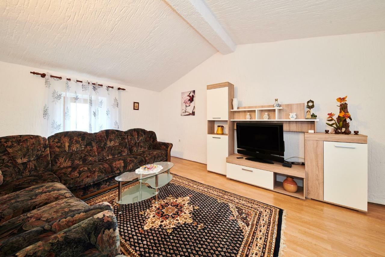 Apartment Nena *